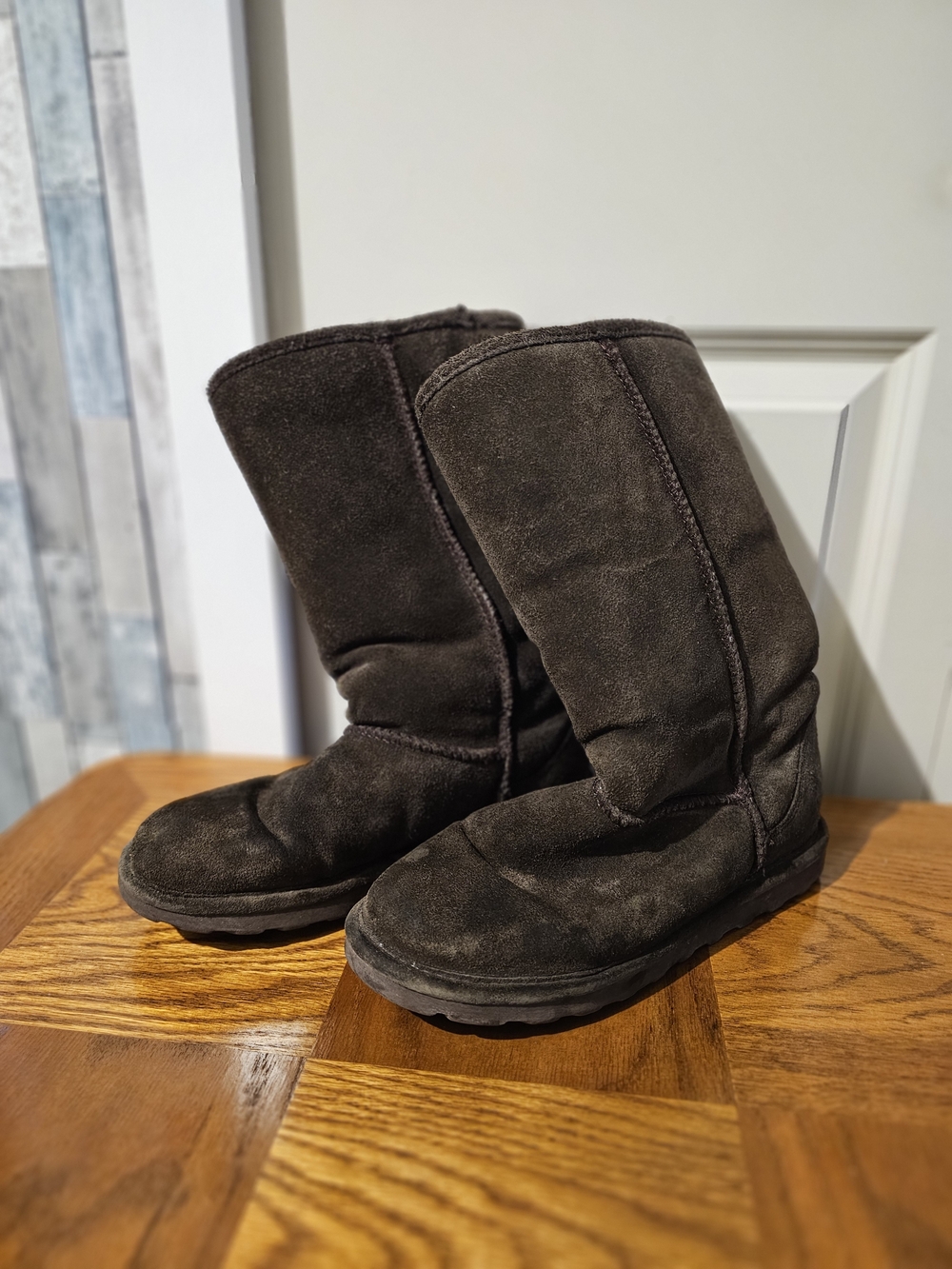 BearPaw Women's Cozy Lined Boots in Dark Brown Sz8